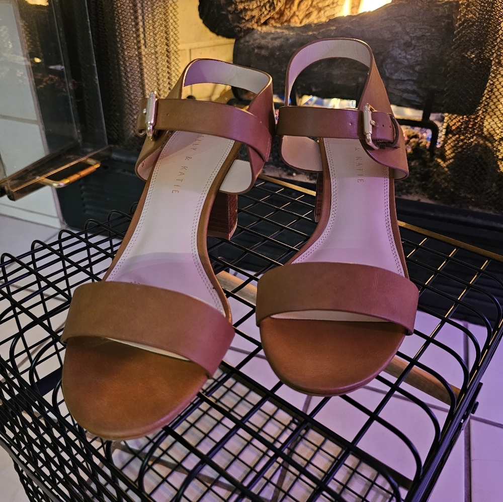 Kelly & Kate tan heel